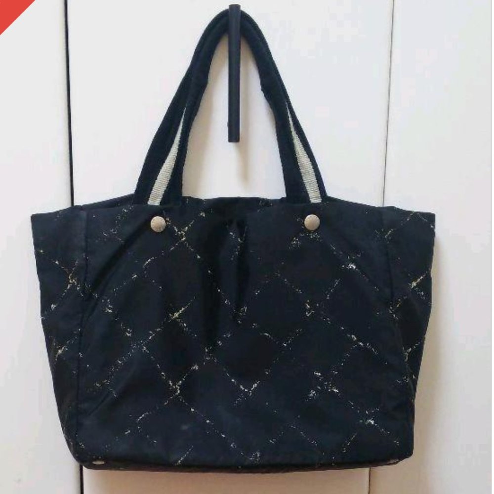 Gorgeous CHANEL Black Shoulder bag, Travel Line